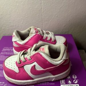 Nike Kids White and Bright Pink Low-Top Sneakers